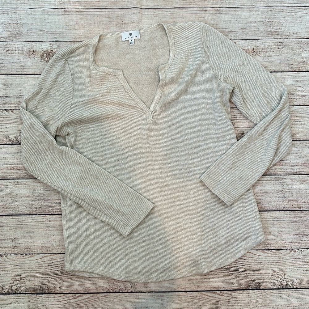 Socialite Oatmeal Long Sleeve V Neck Soft Basic Size Medium